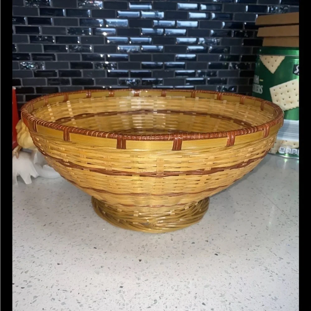 Round Footed Wicker Bread Basket Centerpiece‎ 12’Inch Diameter. 5 Inch Tall.